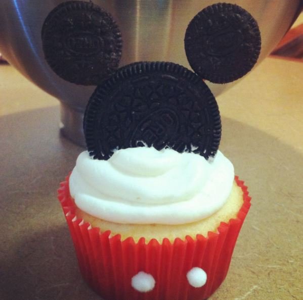 mickey mouse birthday cupcake