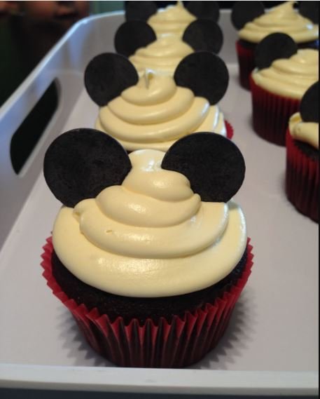 mickey mouse cupcake