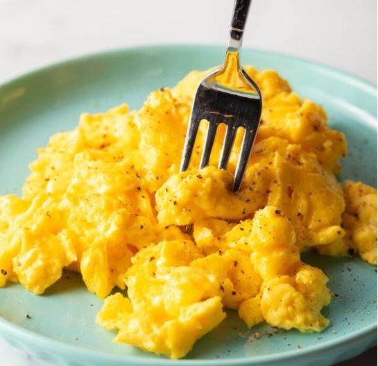  fluffy scrambled eggs